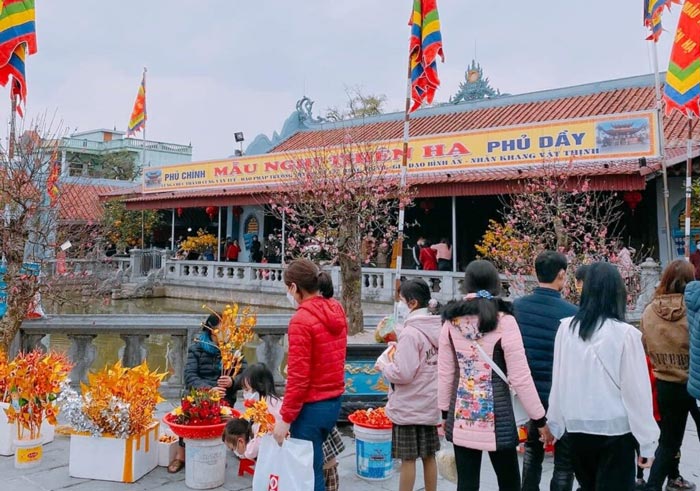 Chợ Viềng cầu may mắn, buôn may bán đắt