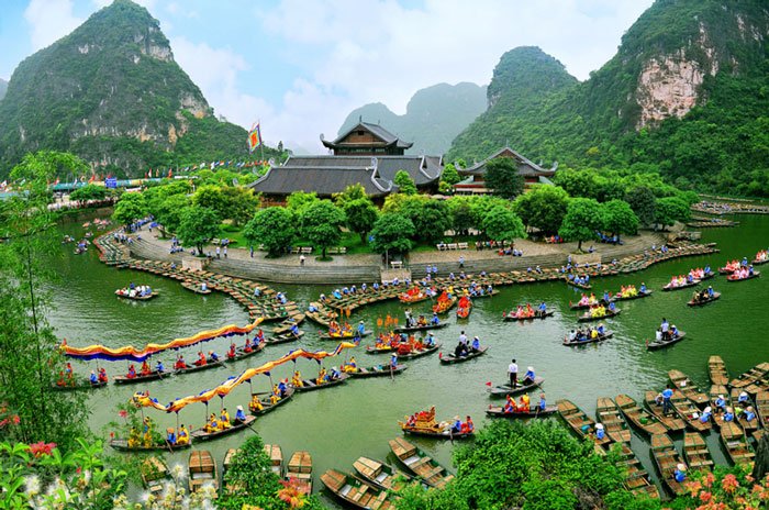 Tràng An Ninh Bình đầu năm luôn tấp nập khách thập phương đến du lịch