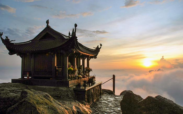 Đỉnh thiêng Yên Tử rất đẹp và linh thiêng