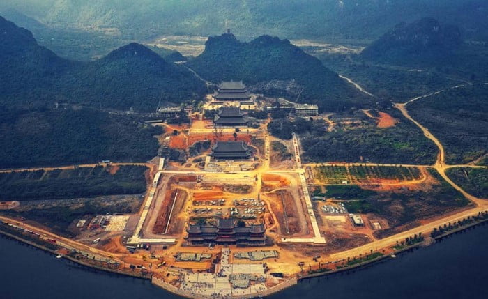 Chùa Tam Chúc ở thị trấn Ba Sao, huyện Kim Bảng, tỉnh Hà Nam Việt Nam