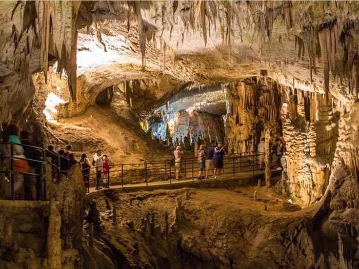 Hang Chiều lại đem đến vẻ đẹp hoang sơ, huyền bí