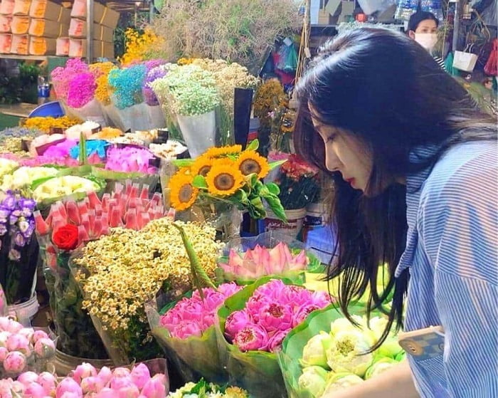 Sống ảo tại bất cứ sạp hoa nào trong chợ cũng đều rất đẹp