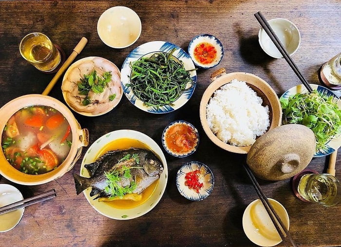 Ẩm thực quanh bến Xe giáp Bát rất đa dạng