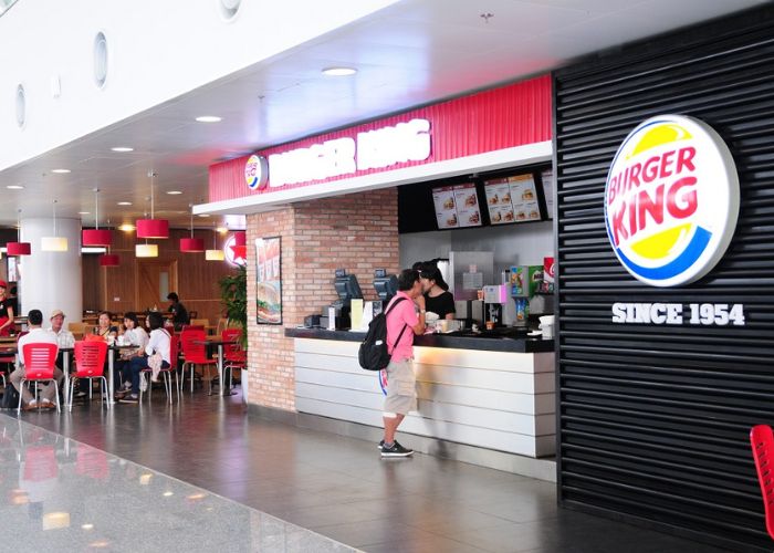 Sân bay Nội Bài có gì ăn? Sử dụng đồ ăn nhanh tại Burger King