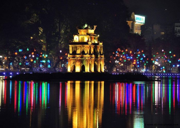 Chiêm ngưỡng vẻ đẹp cổ kính về đêm của Hồ Gươm