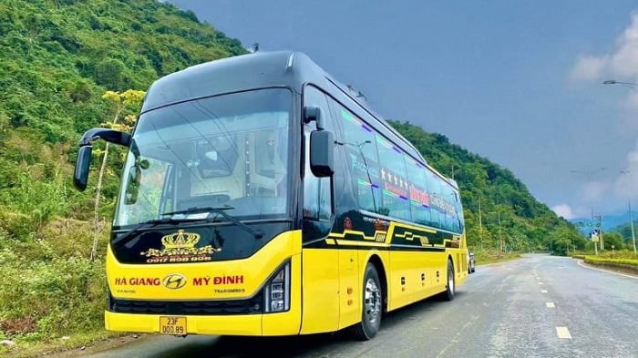 Xe khách là một trong những phương tiện di chuyển phổ biến khi lên Hà Giang