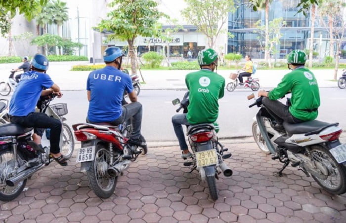 Di chuyển bằng xe ôm là một lựa chọn hàng đầu hiện nay