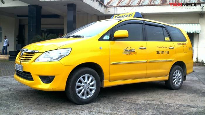 Hãng Vina taxi với màu vàng chủ đạo