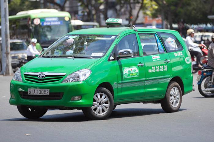 Taxi Mai Linh nổi bật trên phố