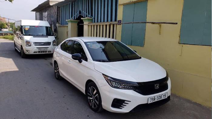 Xe 4 chỗ nhà Diên Khánh hiện đại