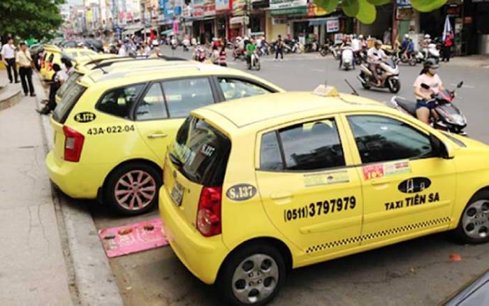 Taxi 4 chỗ màu vàng trẻ trung, nổi bật của hãng Tiên Sa