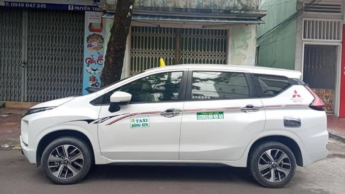 Taxi Bông Sen 4 chỗ có cốp xe rộng rãi