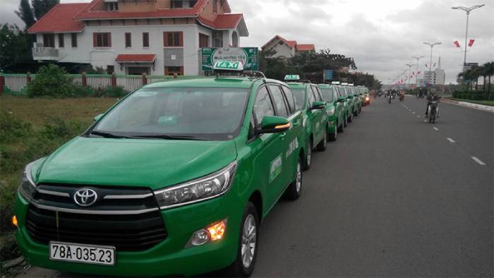 Dàn xe taxi Mai Linh luôn sẵn sàng phục vụ khách hàng