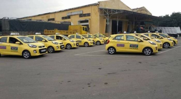 Dàn taxi màu vàng trẻ trung, nhỏ gọn phục vụ 4 chỗ