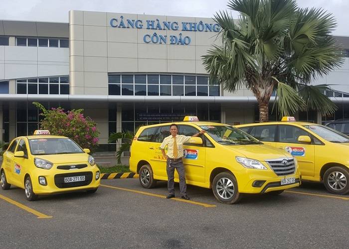 Taxi Sài Gòn nổi bật với màu vàng đặc trưng tươi mới